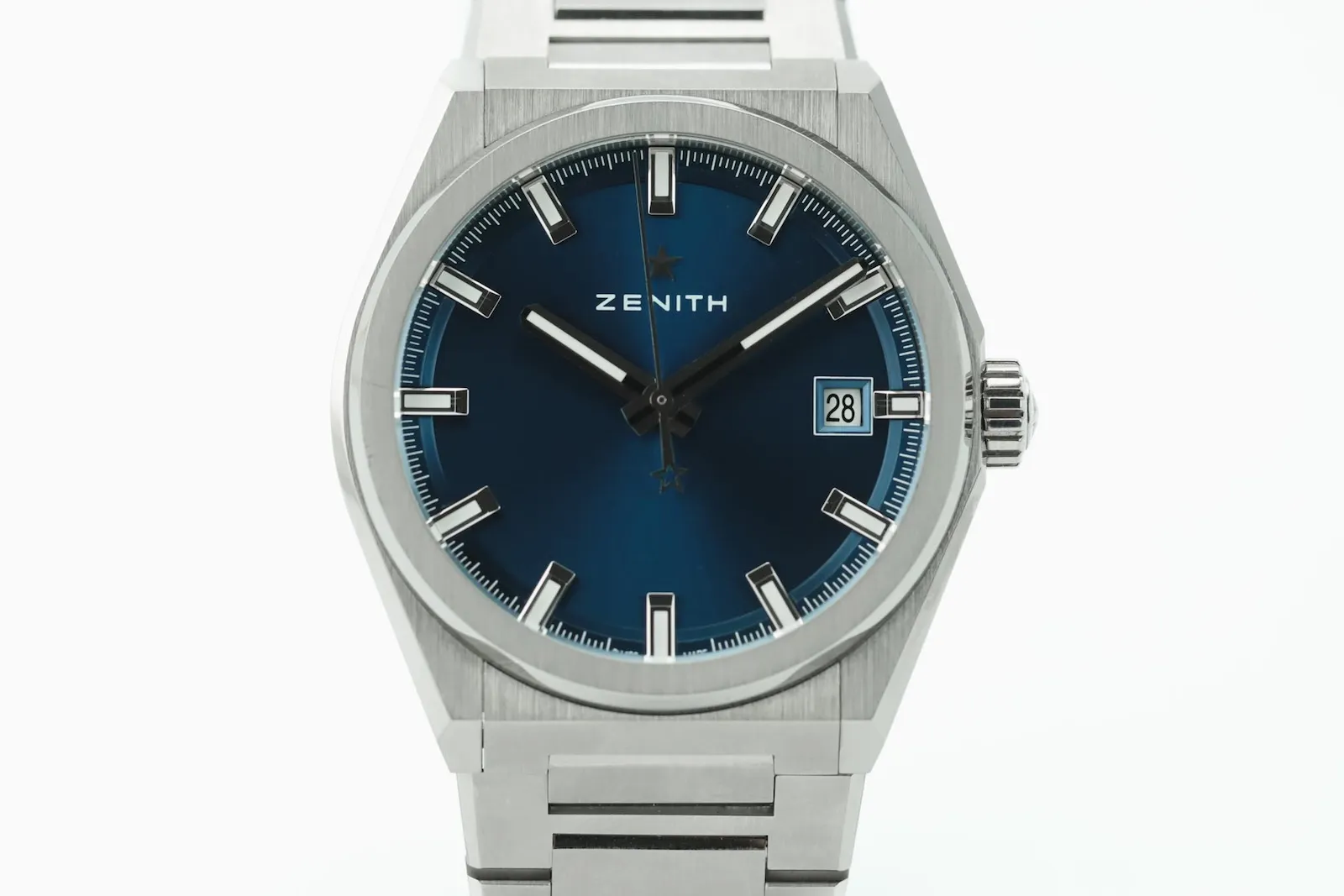 Zenith Defy Classic 95.9000.670/51.M9000 | 2019 | Blue Dial | Full Set £3,500